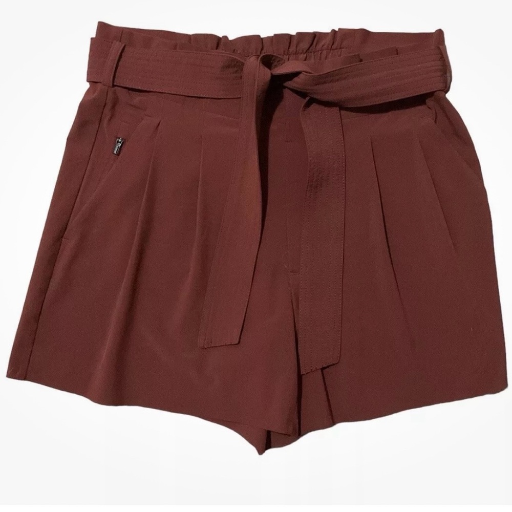 Athleta Skyline II pleated athletic belted hi rise paperbag swing shorts sz 6